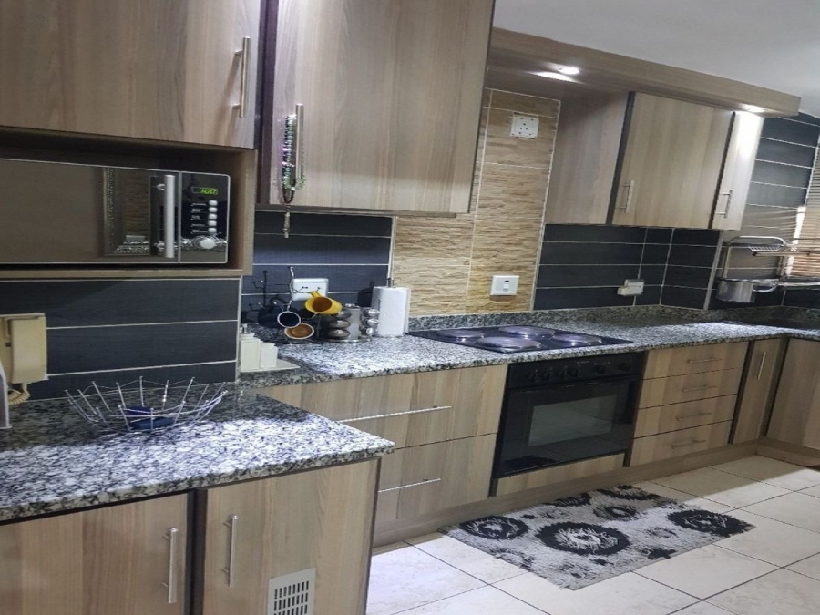To Let 1 Bedroom Property for Rent in Bluff KwaZulu-Natal