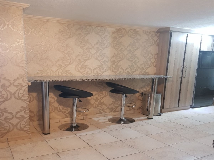 To Let 1 Bedroom Property for Rent in Bluff KwaZulu-Natal