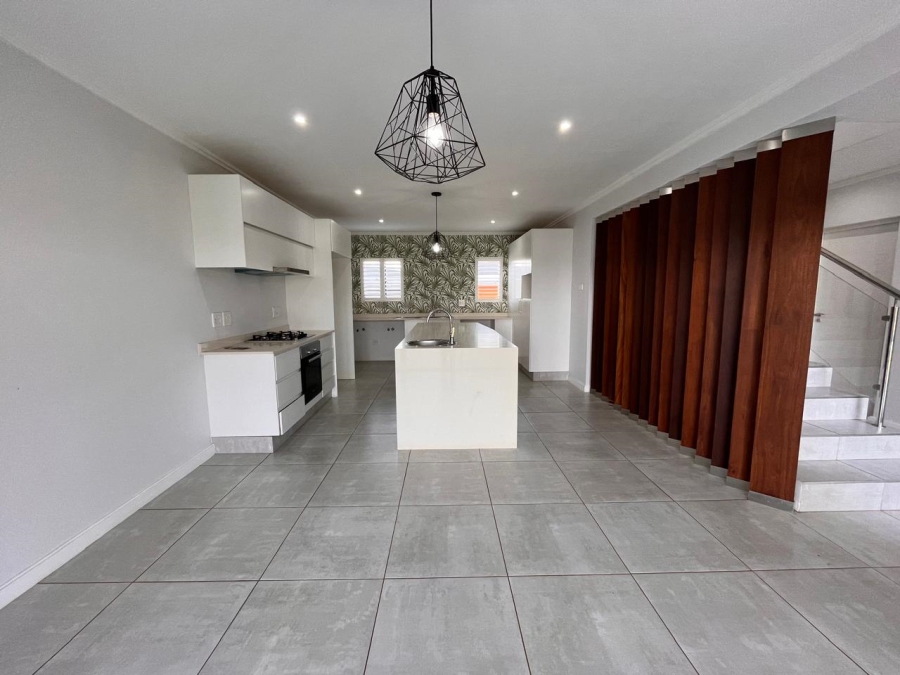 To Let 4 Bedroom Property for Rent in Shakas Rock KwaZulu-Natal