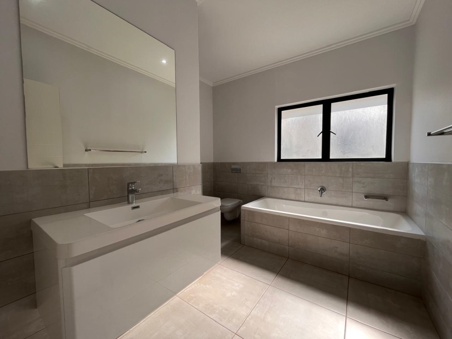 To Let 4 Bedroom Property for Rent in Shakas Rock KwaZulu-Natal