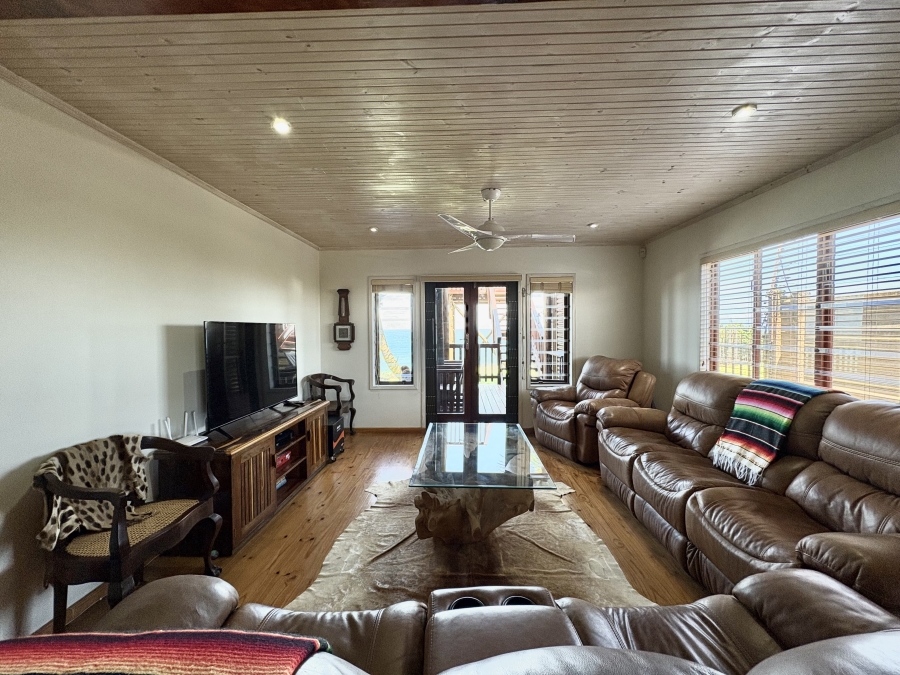 4 Bedroom Property for Sale in Tinley Manor KwaZulu-Natal