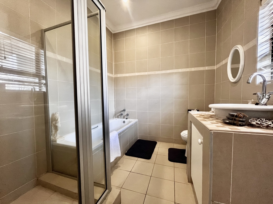 5 Bedroom Property for Sale in Ballito Central KwaZulu-Natal