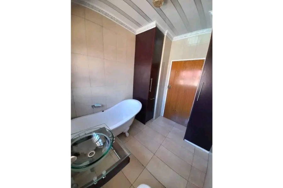6 Bedroom Property for Sale in Dundee KwaZulu-Natal