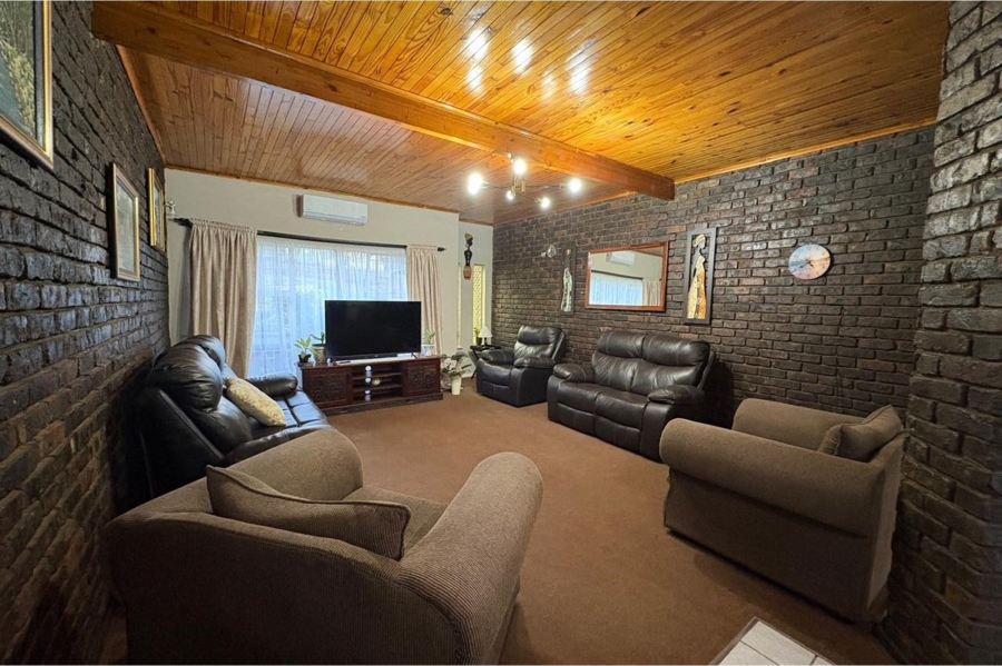 4 Bedroom Property for Sale in Sunnyridge KwaZulu-Natal