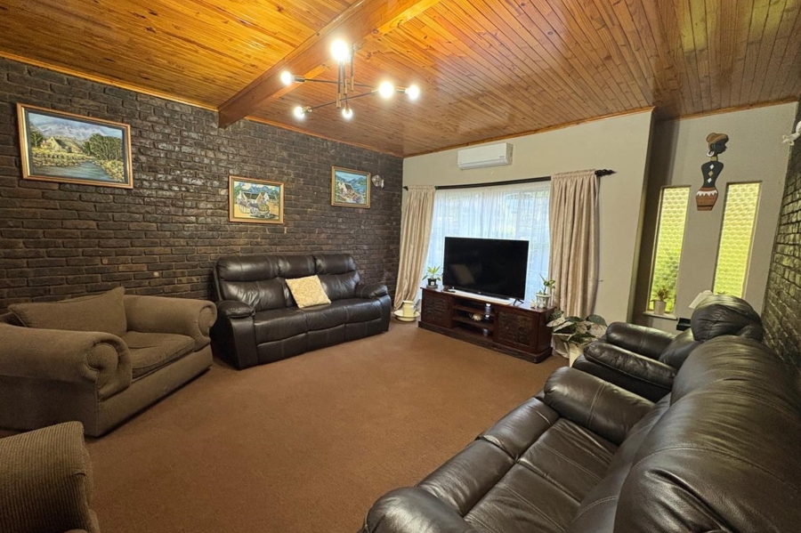 4 Bedroom Property for Sale in Sunnyridge KwaZulu-Natal