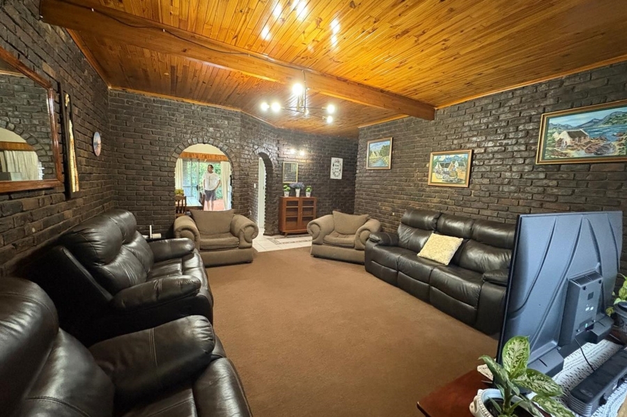 4 Bedroom Property for Sale in Sunnyridge KwaZulu-Natal