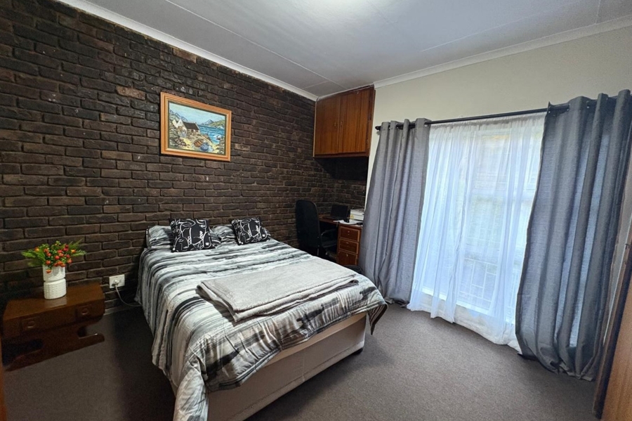 4 Bedroom Property for Sale in Sunnyridge KwaZulu-Natal