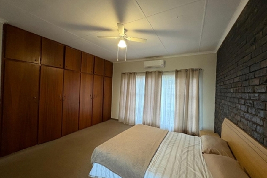 4 Bedroom Property for Sale in Sunnyridge KwaZulu-Natal