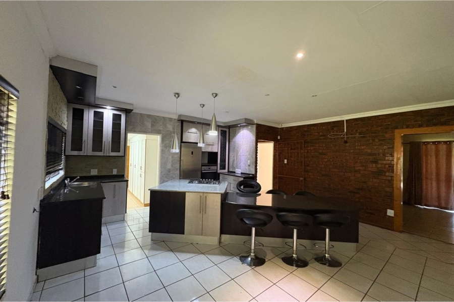 4 Bedroom Property for Sale in Aviary Hill KwaZulu-Natal