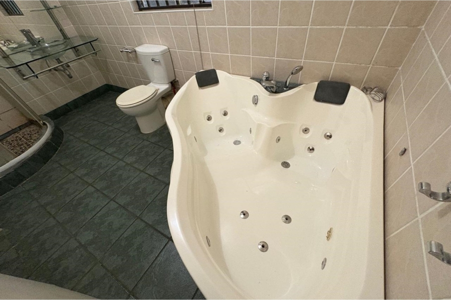 4 Bedroom Property for Sale in Aviary Hill KwaZulu-Natal
