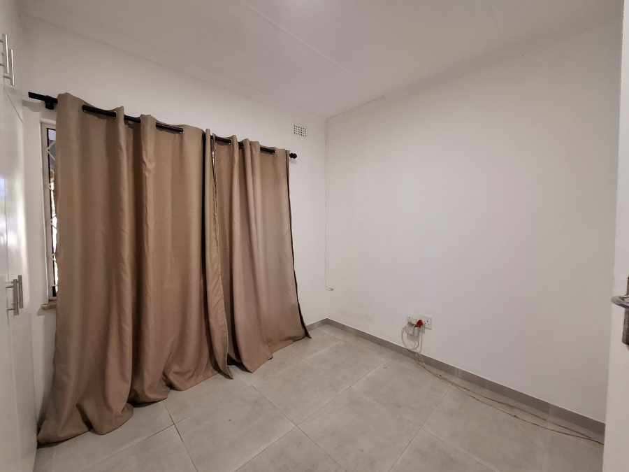 To Let 3 Bedroom Property for Rent in Manors KwaZulu-Natal