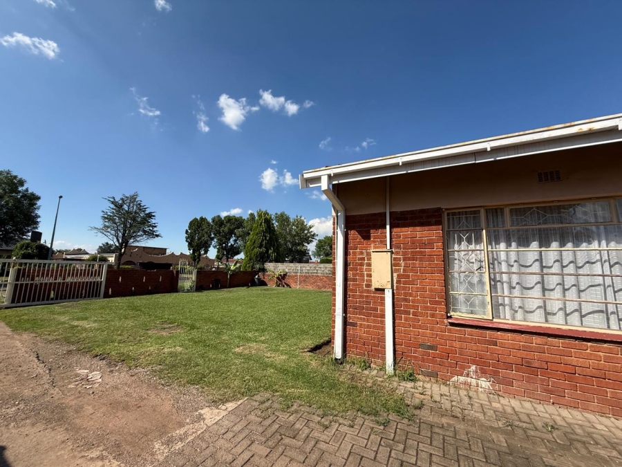 6 Bedroom Property for Sale in Lennoxton KwaZulu-Natal