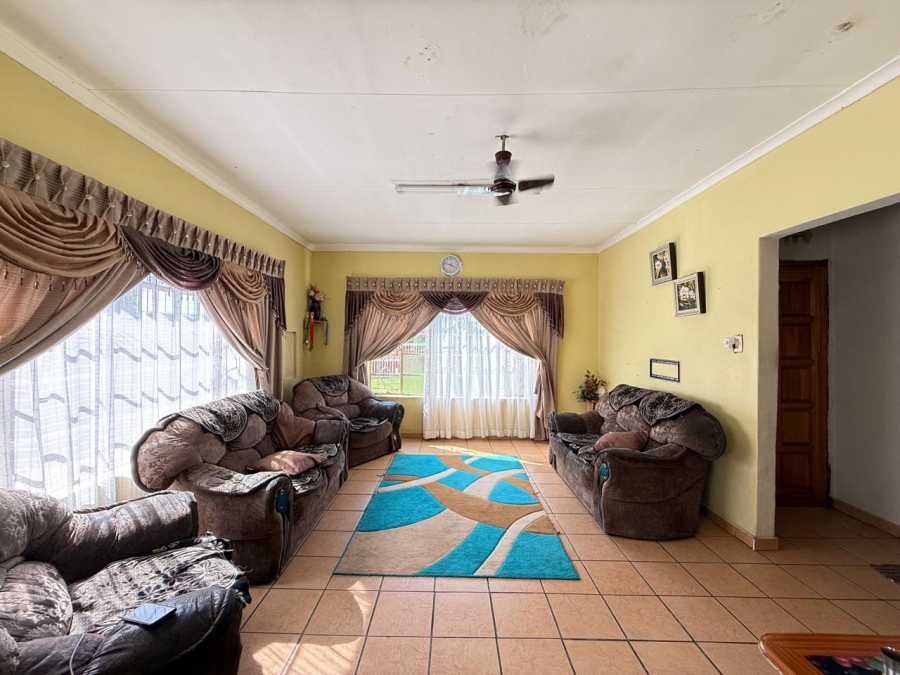 6 Bedroom Property for Sale in Lennoxton KwaZulu-Natal