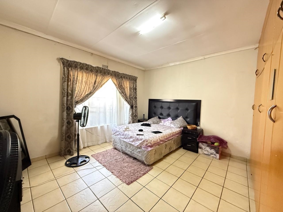 6 Bedroom Property for Sale in Lennoxton KwaZulu-Natal