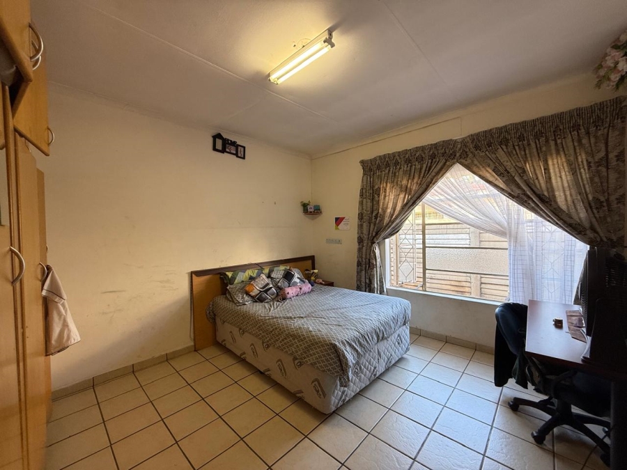6 Bedroom Property for Sale in Lennoxton KwaZulu-Natal