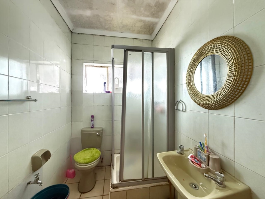 6 Bedroom Property for Sale in Lennoxton KwaZulu-Natal