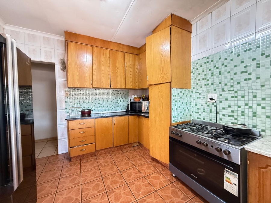 6 Bedroom Property for Sale in Lennoxton KwaZulu-Natal