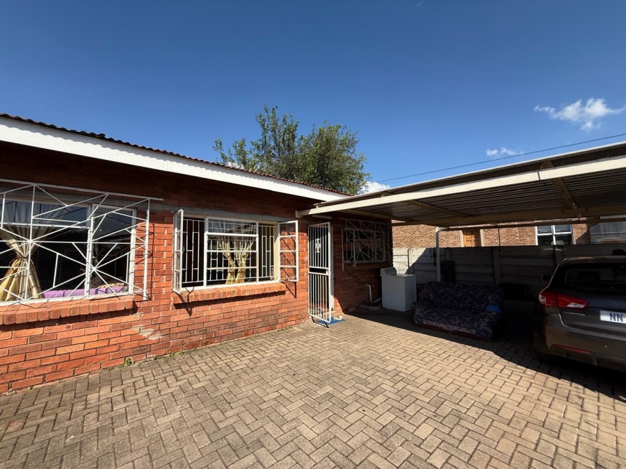 6 Bedroom Property for Sale in Lennoxton KwaZulu-Natal
