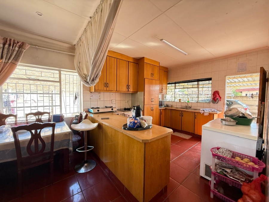 6 Bedroom Property for Sale in Lennoxton KwaZulu-Natal