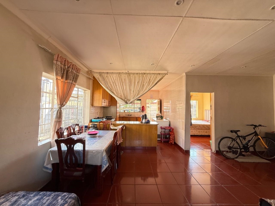 6 Bedroom Property for Sale in Lennoxton KwaZulu-Natal