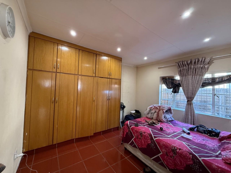 6 Bedroom Property for Sale in Lennoxton KwaZulu-Natal