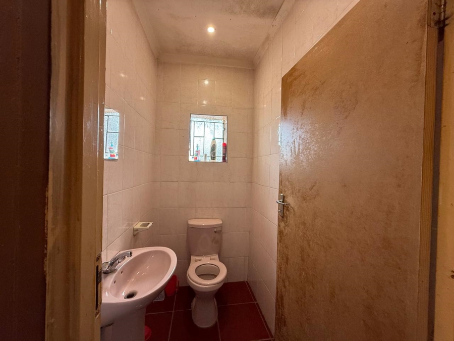 6 Bedroom Property for Sale in Lennoxton KwaZulu-Natal