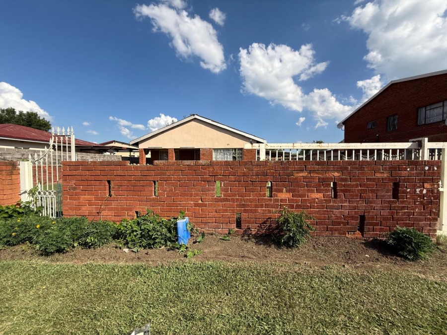 6 Bedroom Property for Sale in Lennoxton KwaZulu-Natal