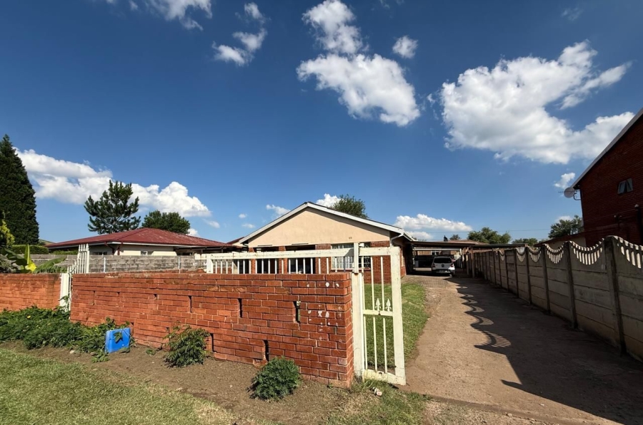 6 Bedroom Property for Sale in Lennoxton KwaZulu-Natal