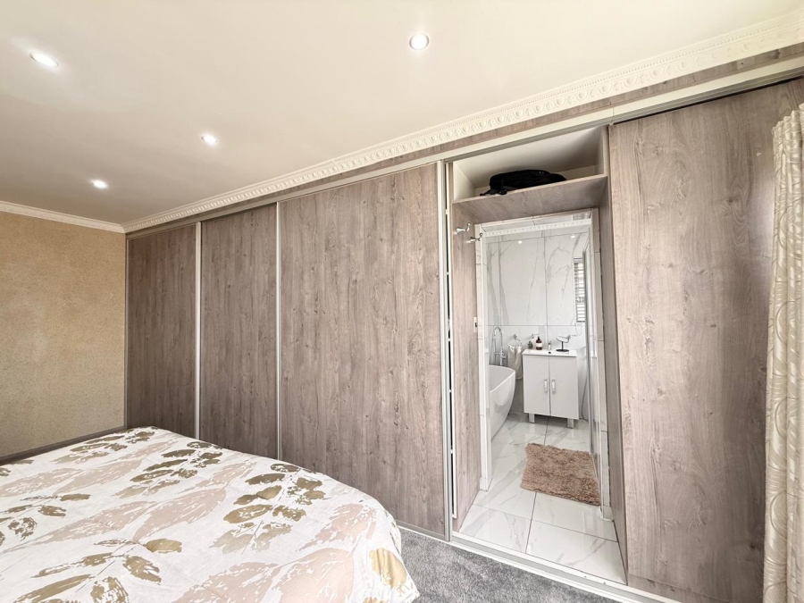 3 Bedroom Property for Sale in Aviary Hill KwaZulu-Natal