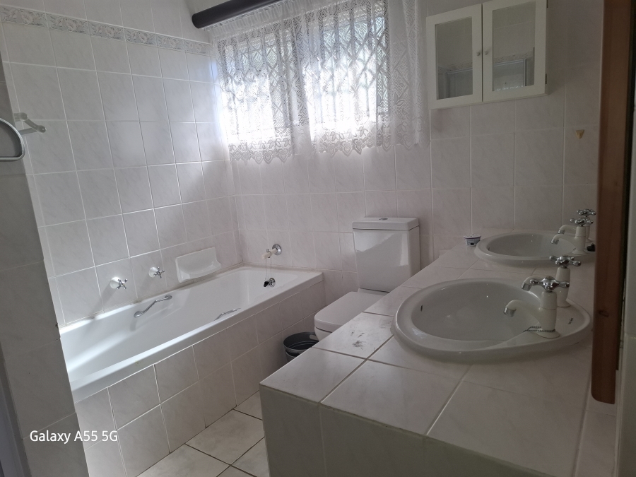 4 Bedroom Property for Sale in Lawrence Rocks KwaZulu-Natal