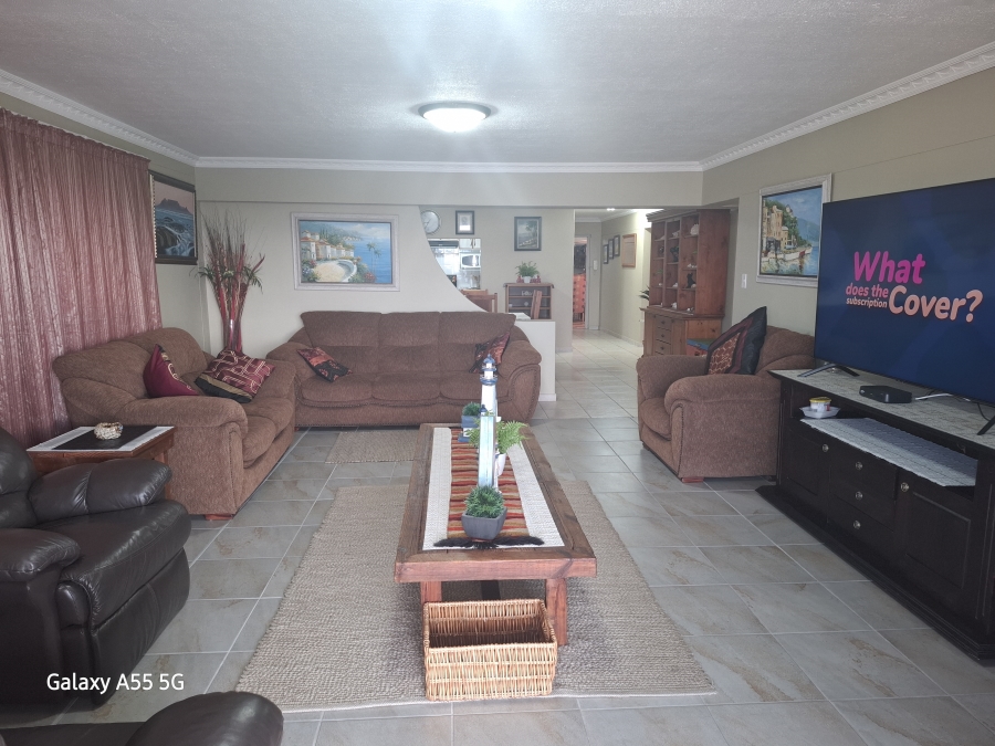 6 Bedroom Property for Sale in Lawrence Rocks KwaZulu-Natal