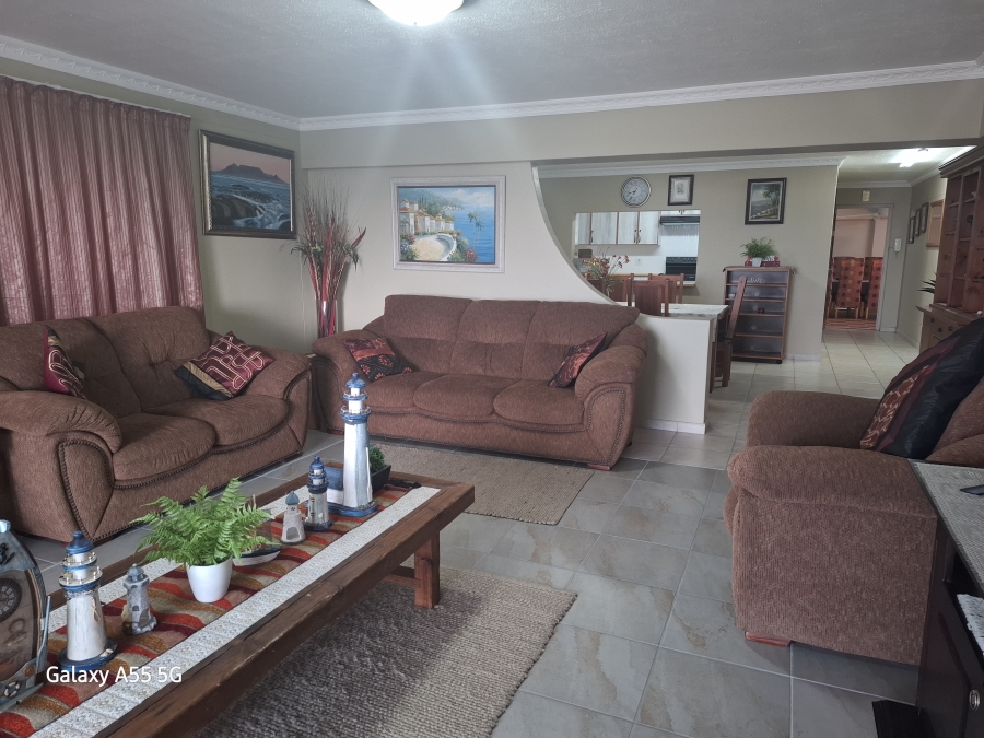 6 Bedroom Property for Sale in Lawrence Rocks KwaZulu-Natal