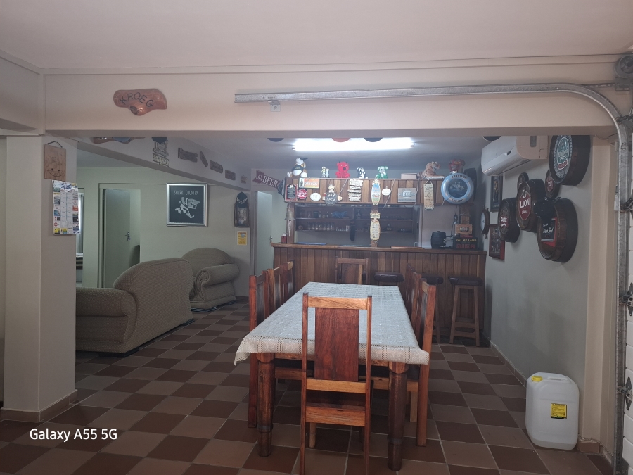 6 Bedroom Property for Sale in Lawrence Rocks KwaZulu-Natal