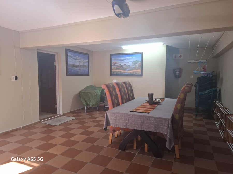 6 Bedroom Property for Sale in Lawrence Rocks KwaZulu-Natal