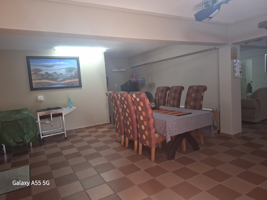 6 Bedroom Property for Sale in Lawrence Rocks KwaZulu-Natal