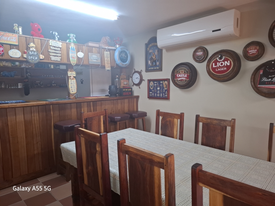 6 Bedroom Property for Sale in Lawrence Rocks KwaZulu-Natal