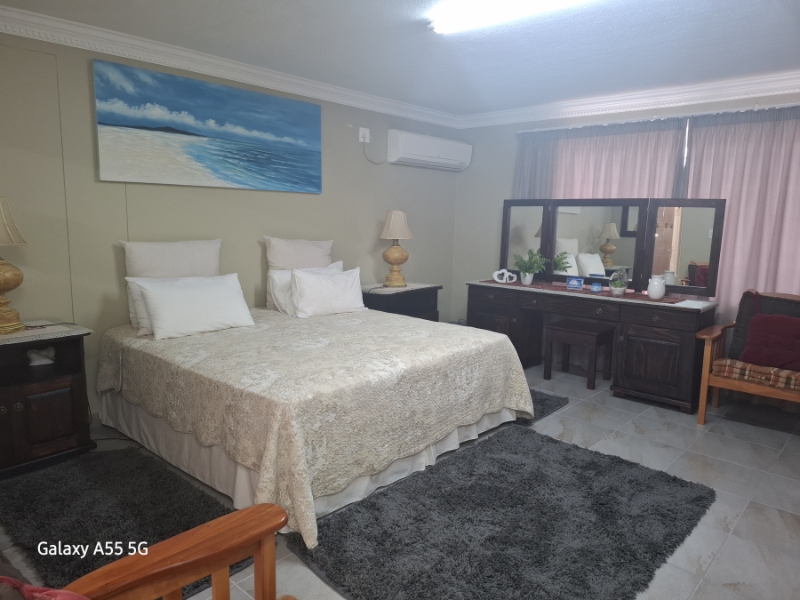 6 Bedroom Property for Sale in Lawrence Rocks KwaZulu-Natal