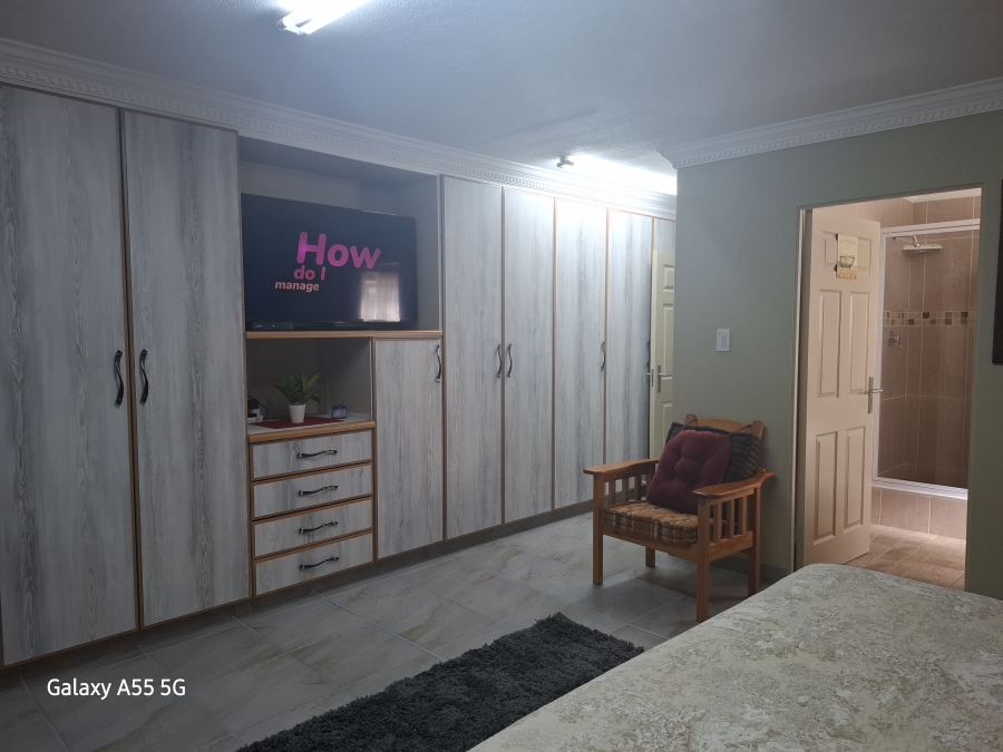 6 Bedroom Property for Sale in Lawrence Rocks KwaZulu-Natal