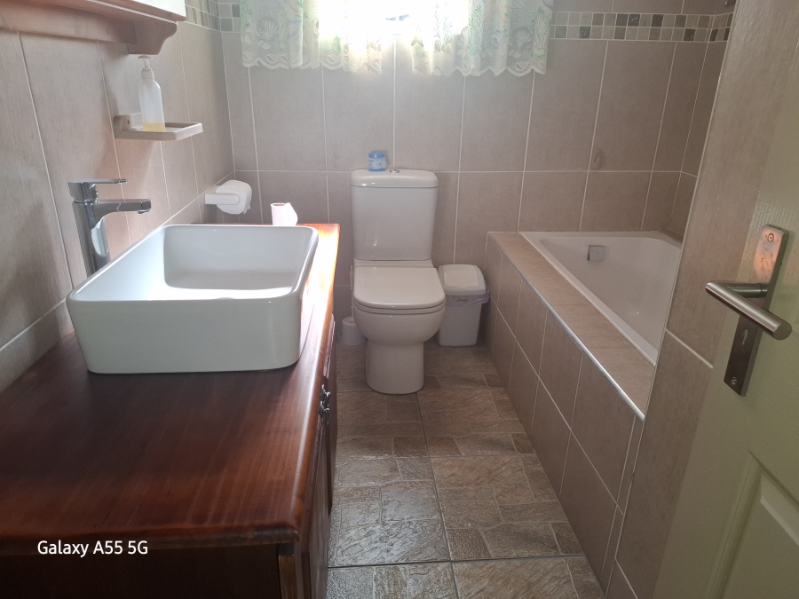 6 Bedroom Property for Sale in Lawrence Rocks KwaZulu-Natal