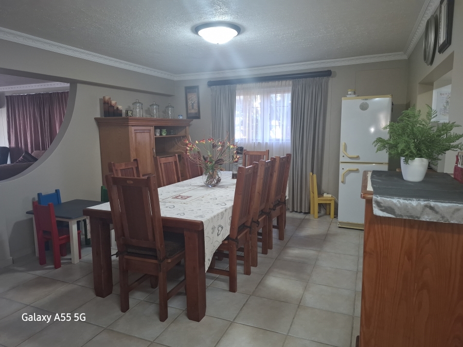 6 Bedroom Property for Sale in Lawrence Rocks KwaZulu-Natal