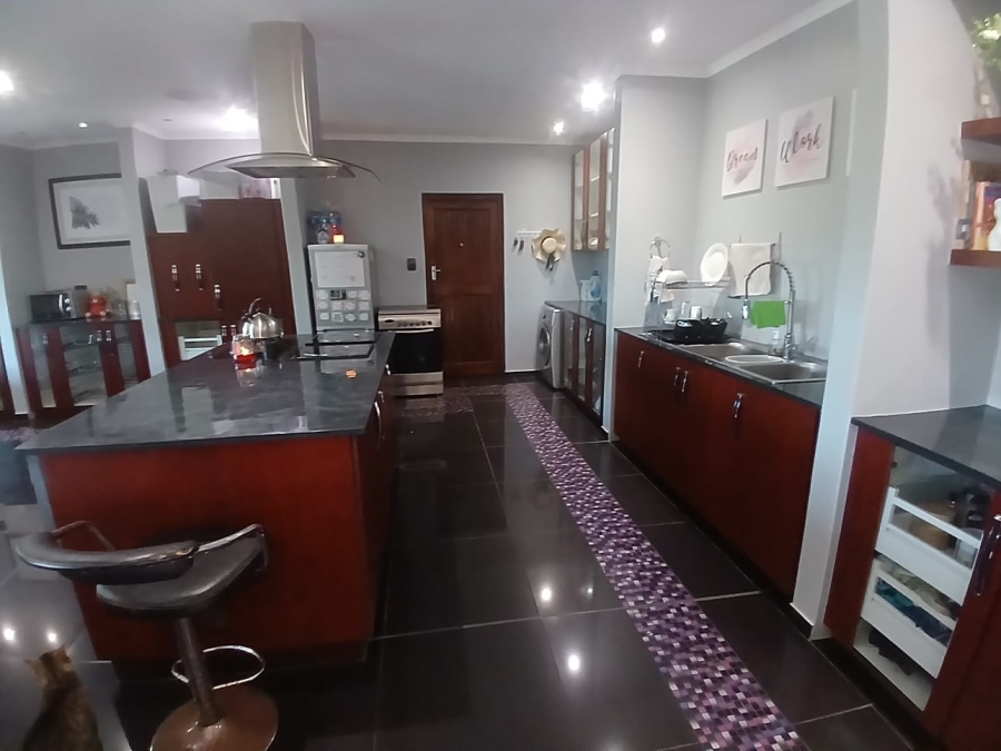 To Let 2 Bedroom Property for Rent in Waterfall KwaZulu-Natal