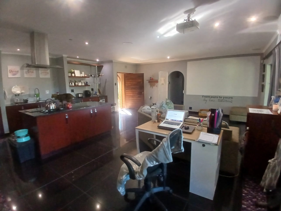 To Let 2 Bedroom Property for Rent in Waterfall KwaZulu-Natal