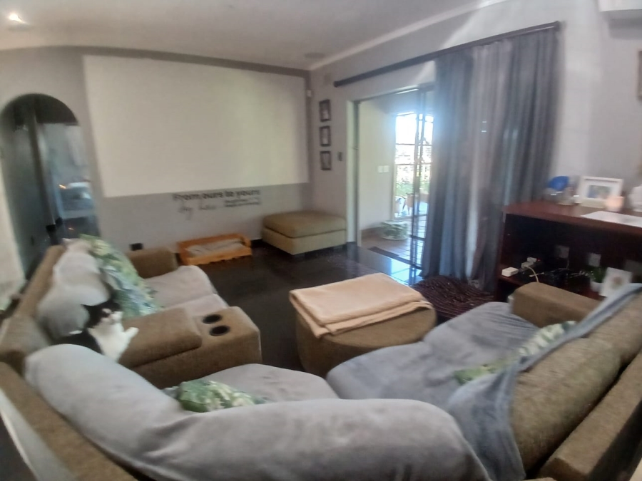 To Let 2 Bedroom Property for Rent in Waterfall KwaZulu-Natal