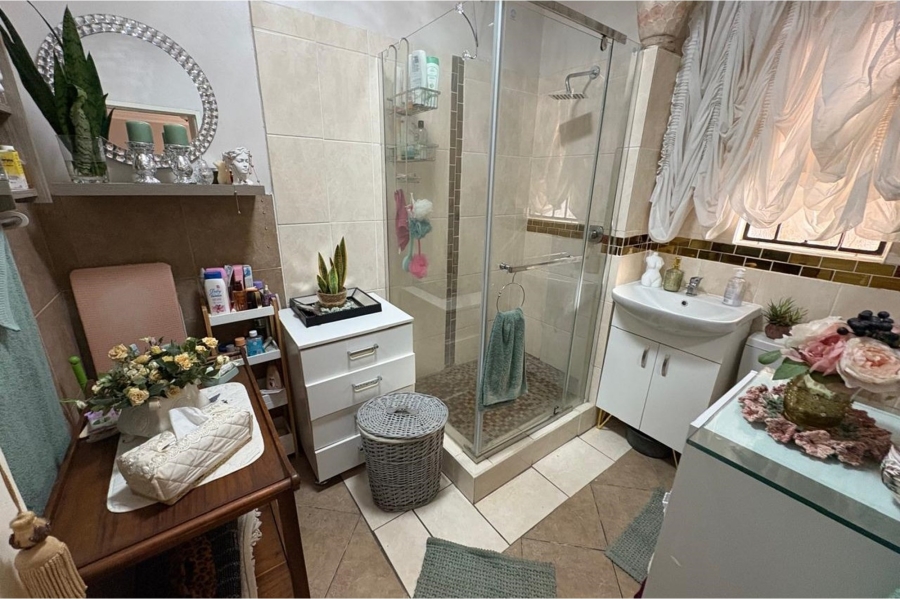 1 Bedroom Property for Sale in Sunnyridge KwaZulu-Natal