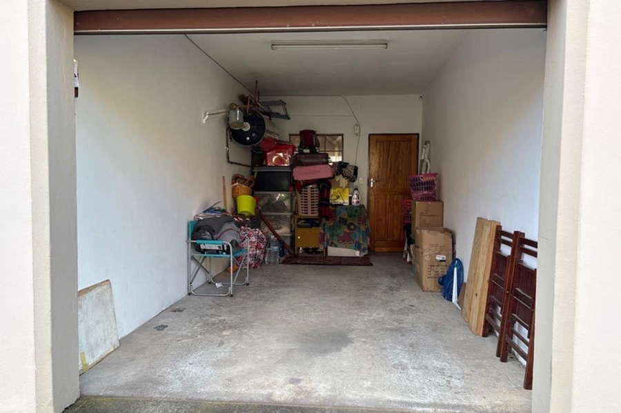1 Bedroom Property for Sale in Sunnyridge KwaZulu-Natal