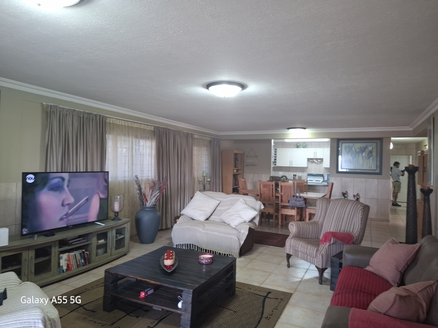 4 Bedroom Property for Sale in Lawrence Rocks KwaZulu-Natal