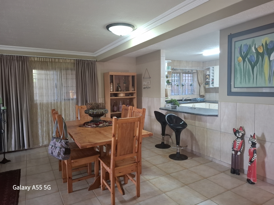 4 Bedroom Property for Sale in Lawrence Rocks KwaZulu-Natal
