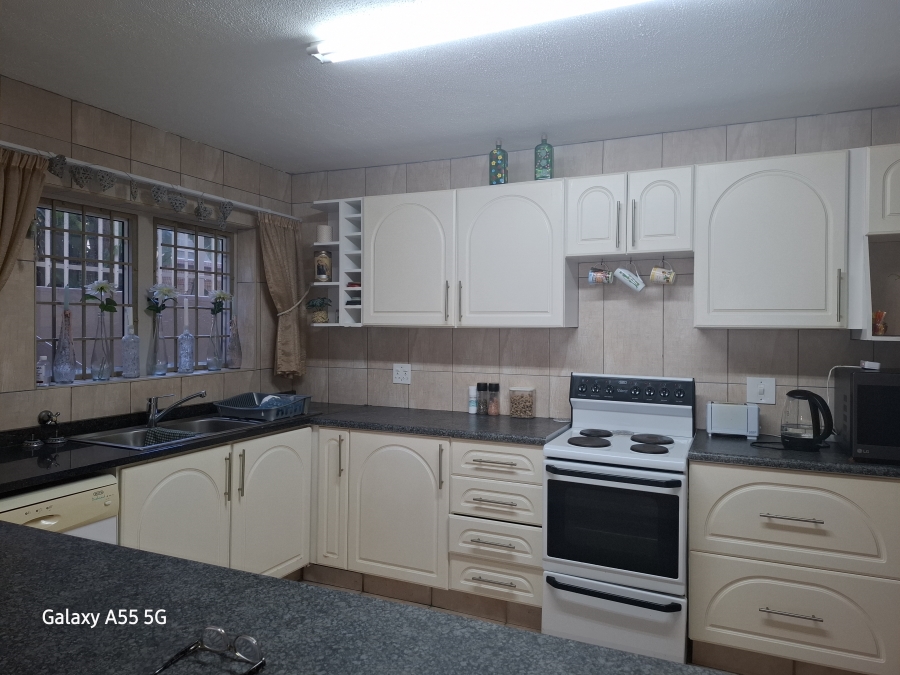 4 Bedroom Property for Sale in Lawrence Rocks KwaZulu-Natal