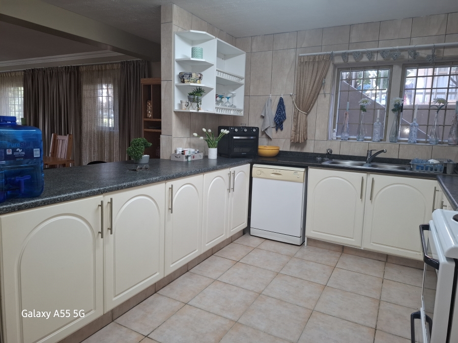 4 Bedroom Property for Sale in Lawrence Rocks KwaZulu-Natal