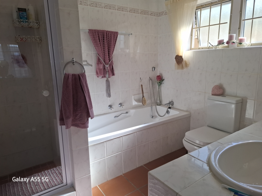 4 Bedroom Property for Sale in Lawrence Rocks KwaZulu-Natal